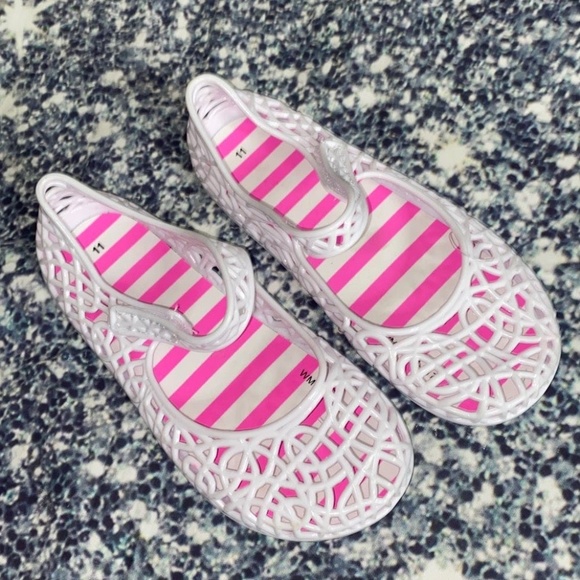 girls white jelly shoes